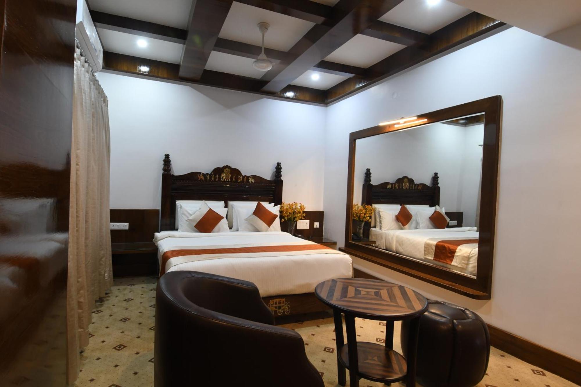 Hotel Lok Sagar Mysore Buitenkant foto
