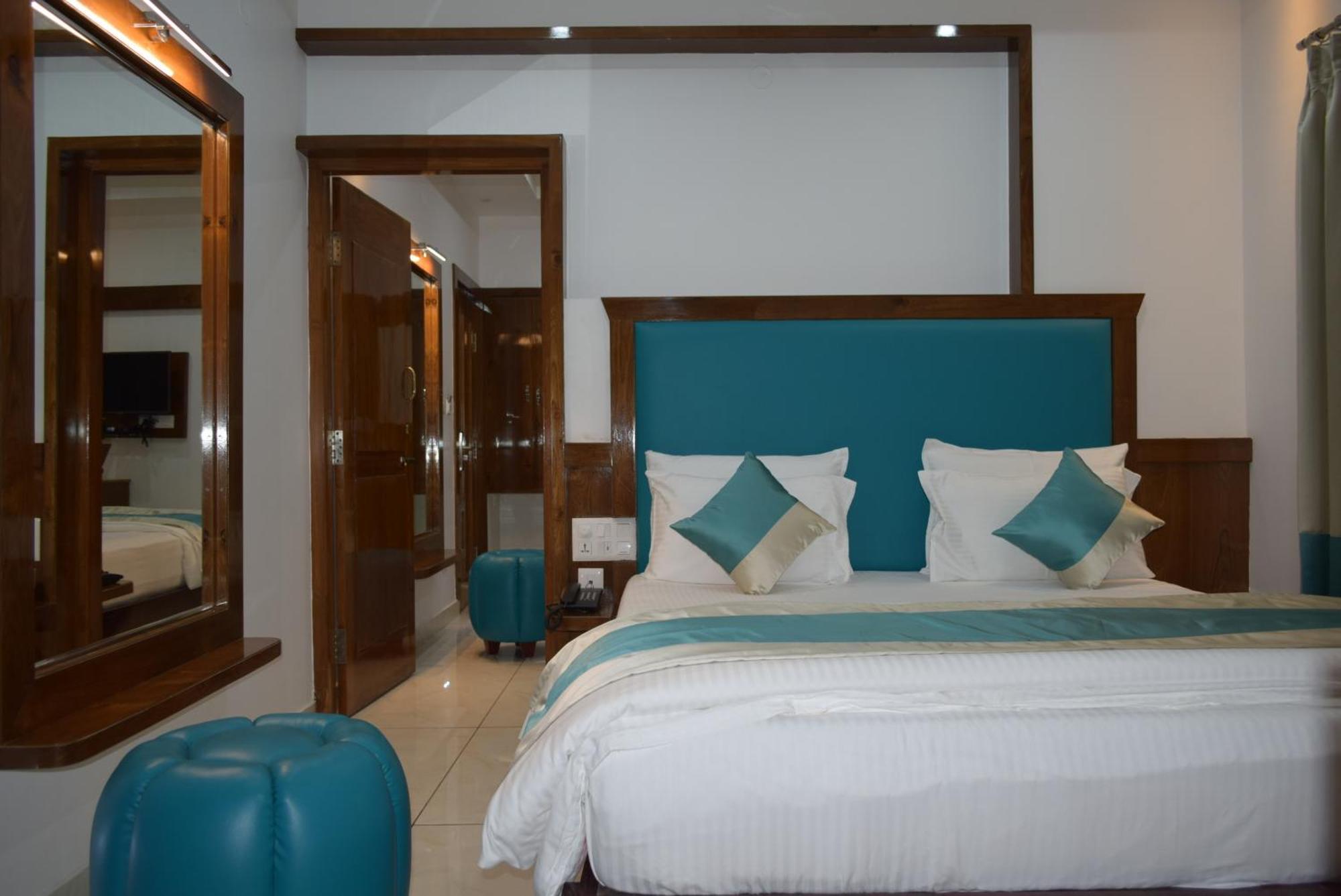 Hotel Lok Sagar Mysore Buitenkant foto