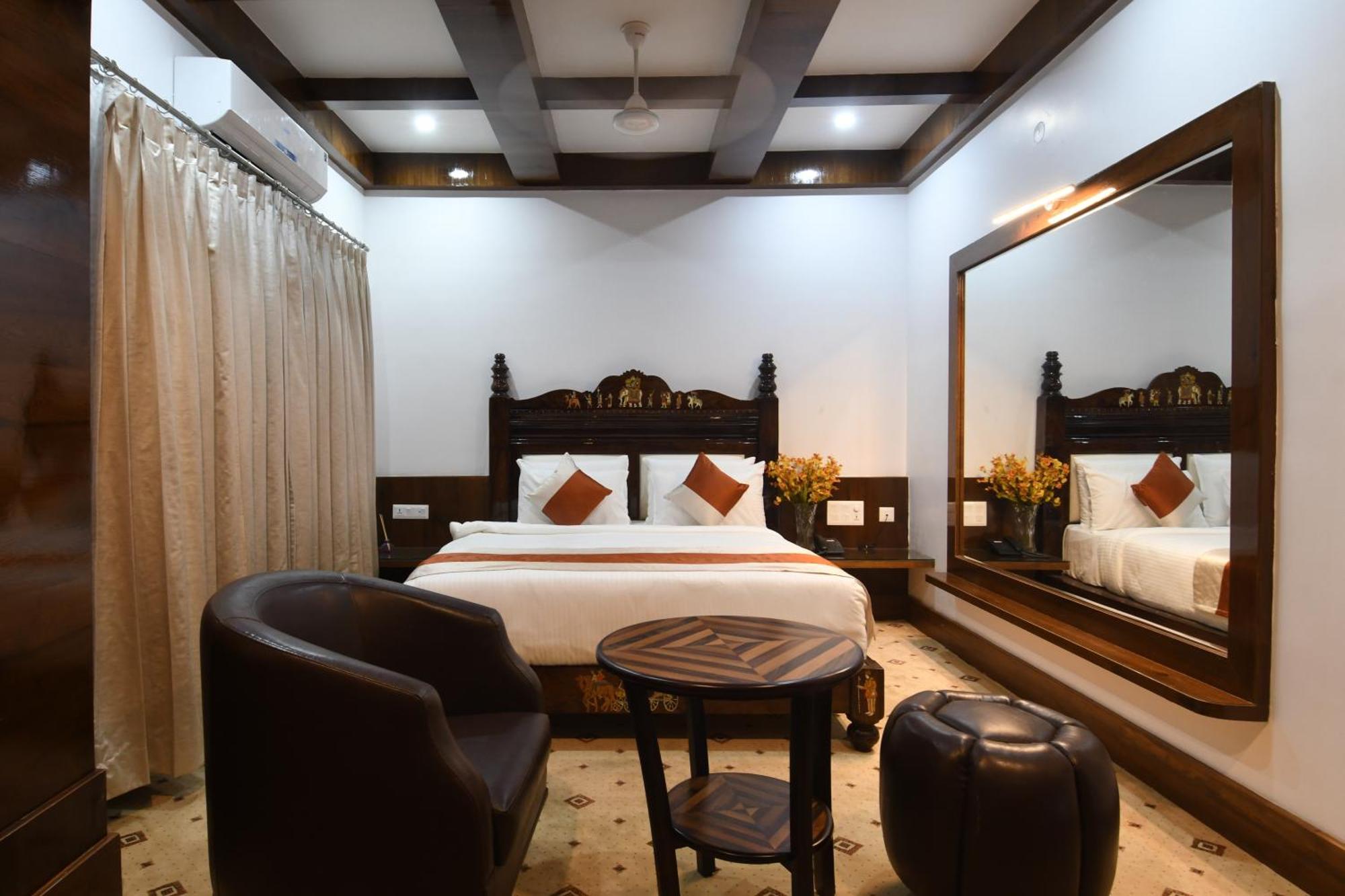 Hotel Lok Sagar Mysore Buitenkant foto