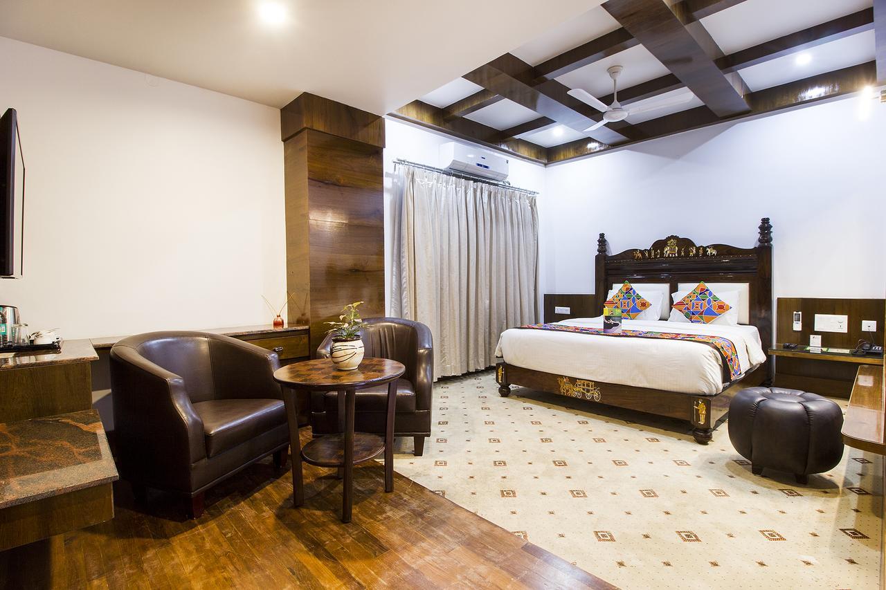 Hotel Lok Sagar Mysore Buitenkant foto