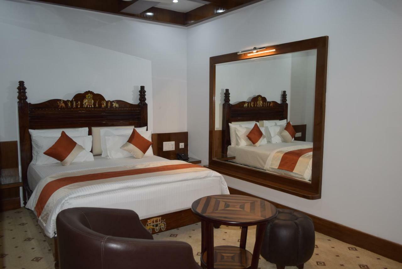 Hotel Lok Sagar Mysore Buitenkant foto